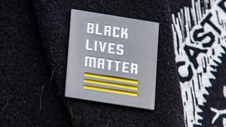 Logo von Black Lives Matter: Adidas macht Kehrtwende bei ...